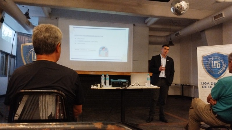 Luciano Pugnaloni y una formativa charla sobre derecho deportivo